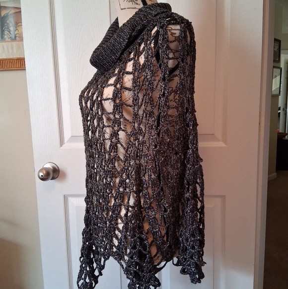 Crochet Knit Gray And Black Poncho. One Size - Picture 6 of 7